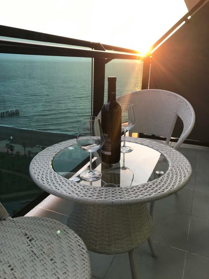 Sea View Apartments Orbi Beach Tower Batumi Eksteriør billede